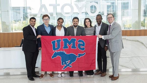 students with SMU banner